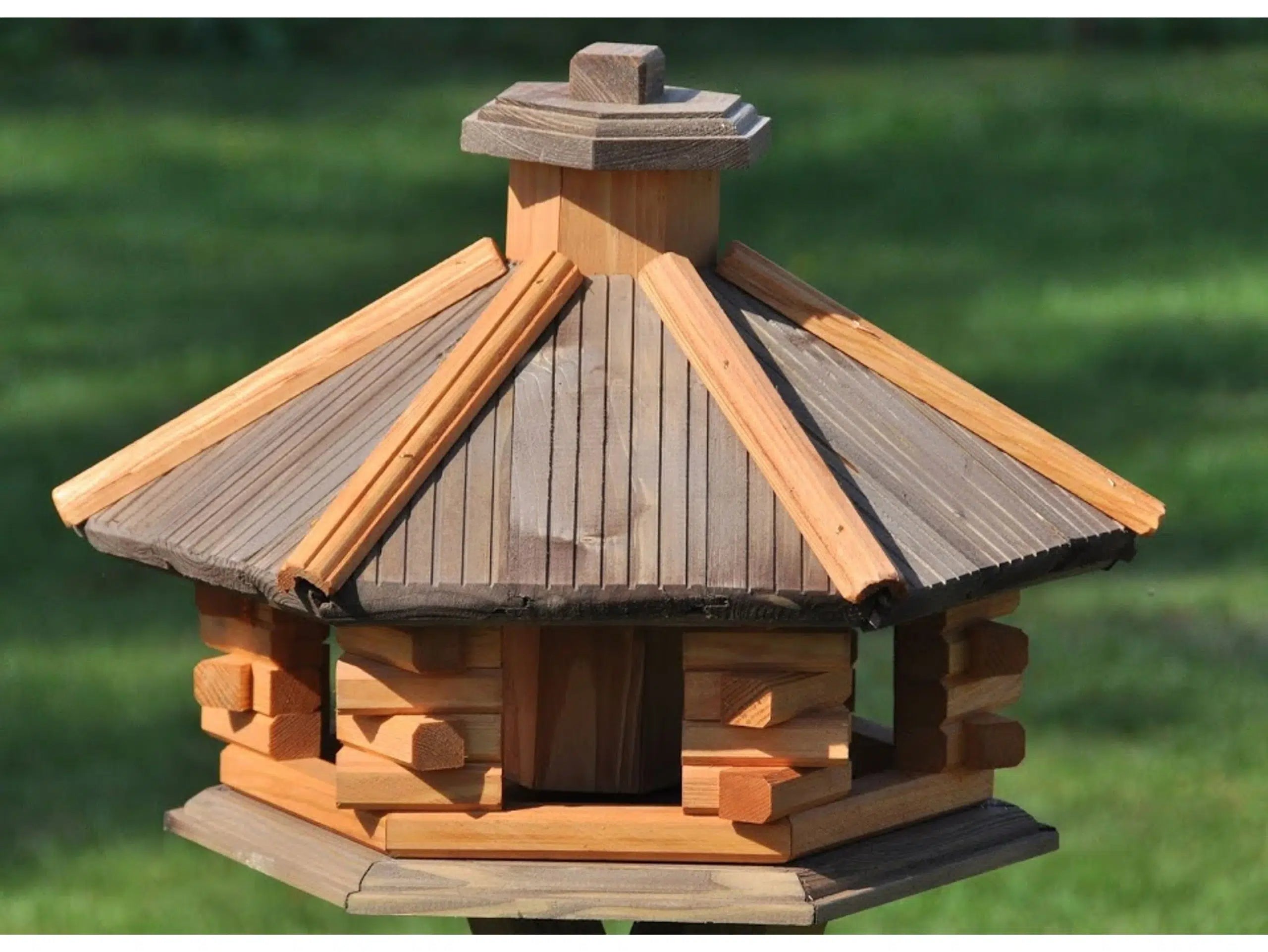 Vogelhaus 6-eckig mit Futtersilo